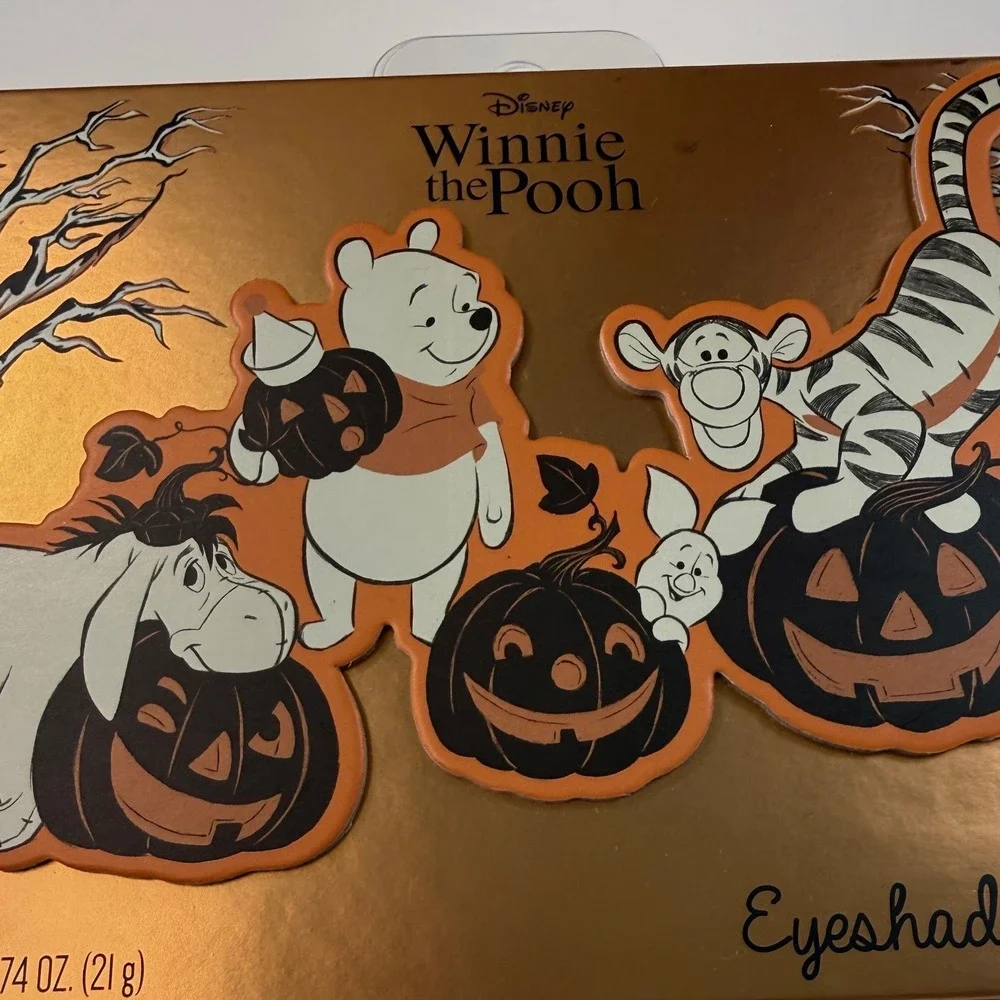 Disney Winnie the Pooh Halloween Eyeshadow Palette Taste Beauty 12 Shades Mirror
